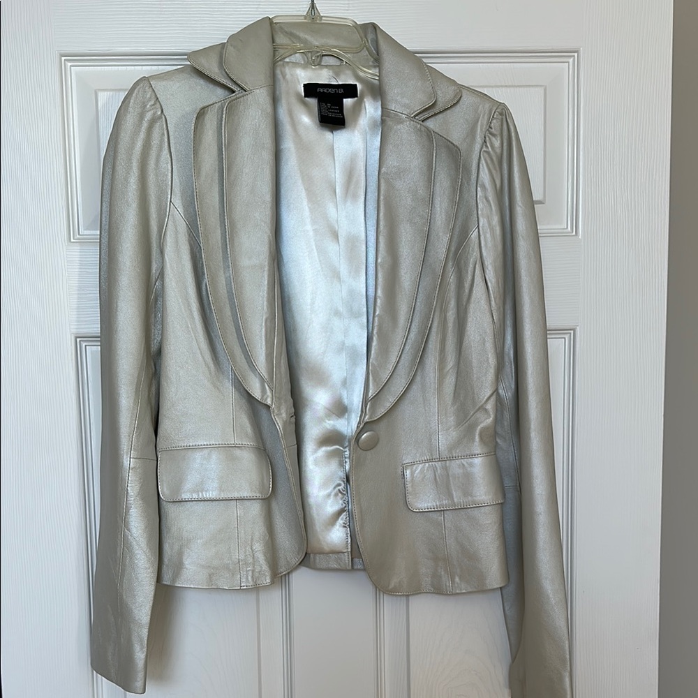 Arden B Silver and White Blazer with Fitted Silhouette